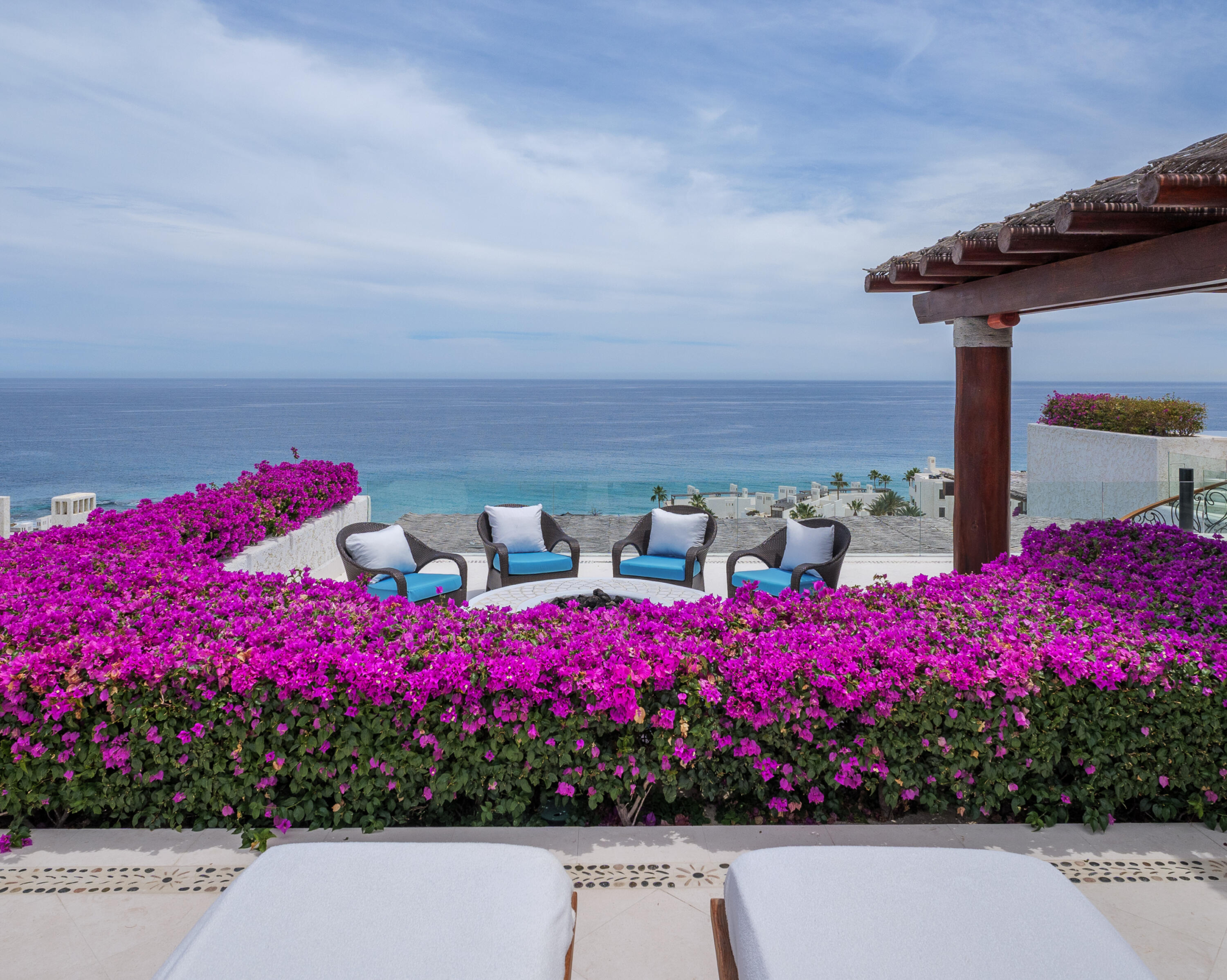 Las Ventanas Las Ventanas Ultra-Luxury Penthouse with unmatched elegance at Las Ventanas. Experience the epitome of luxury living in this stunning 3 bdr, 3 & 2 1/2 baths, atop the prestigious Las Ventanas resort. Boasting an expansive 3,600 sq. ft. of A/C space with an additional 4,000 sq. ft. rooftop deck, this residence redefines grandeur. Breathtaking for sale